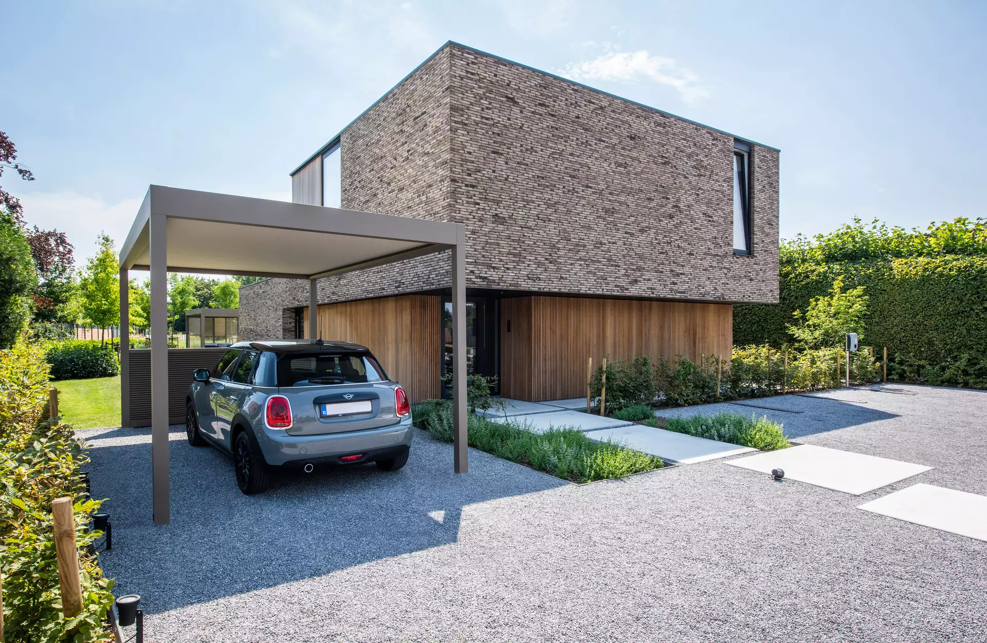 Renson aluminium carport sheltering two cars